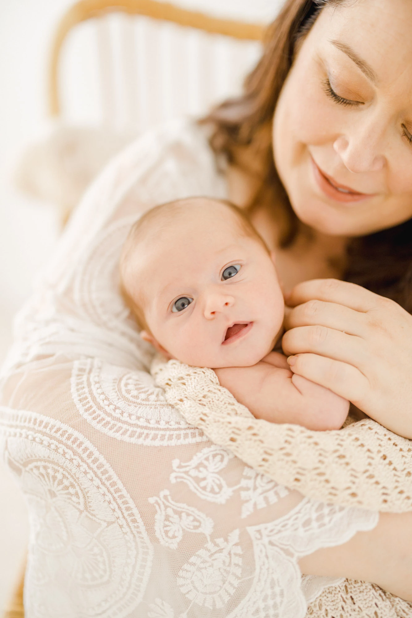 bonheur sourire enfant marron gris